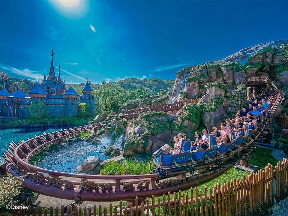 Hong Kong Disneyland Frozen attraction