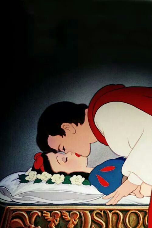 Snow white kiss