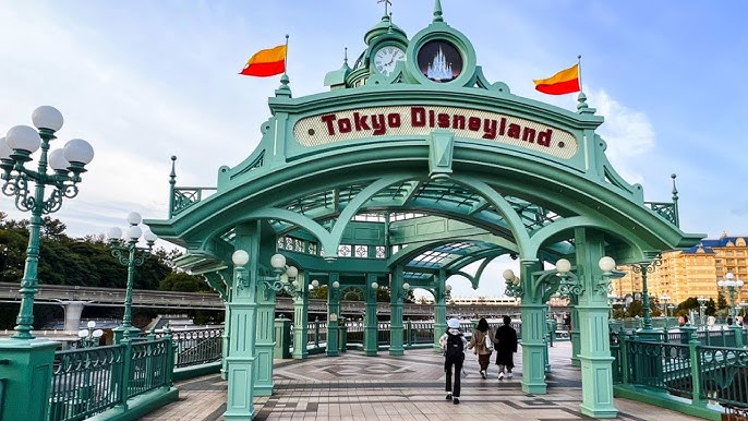Tokyo Disneyland entree